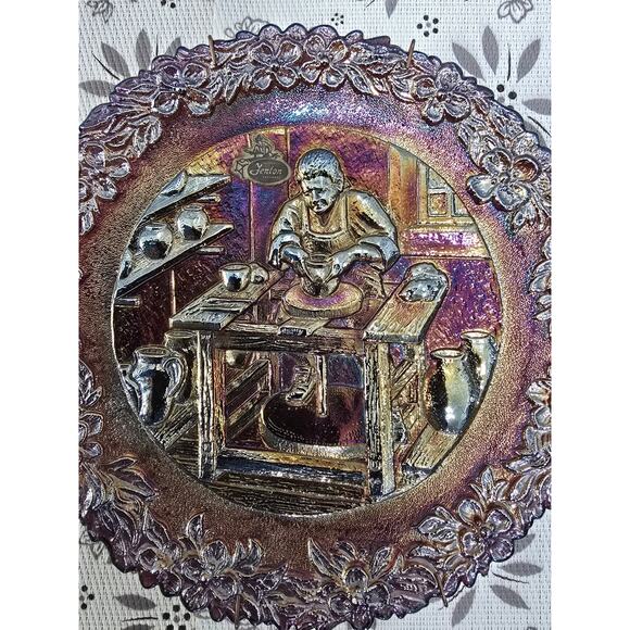 Fenton Iridescent Glass Collector Plate 1977“The Potter”(American Craftsmen #8) - Picture 6 of 12